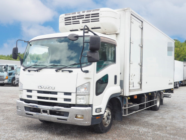 いすゞ フォワード 冷凍バン 中型 TKG-FRR90T2 年式 H26 [写真01]