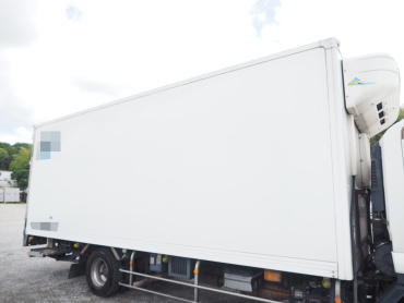 いすゞ フォワード 冷凍バン 中型 TKG-FRR90T2 年式 H26 [写真09]