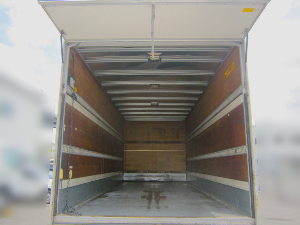 いすゞ フォワード バン車 中型 TKG-FRR90S2 年式 H28[写真03]