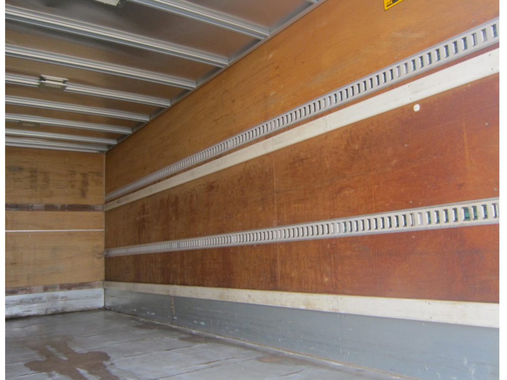 いすゞ フォワード バン車 中型 TKG-FRR90S2 年式 H28[写真05]