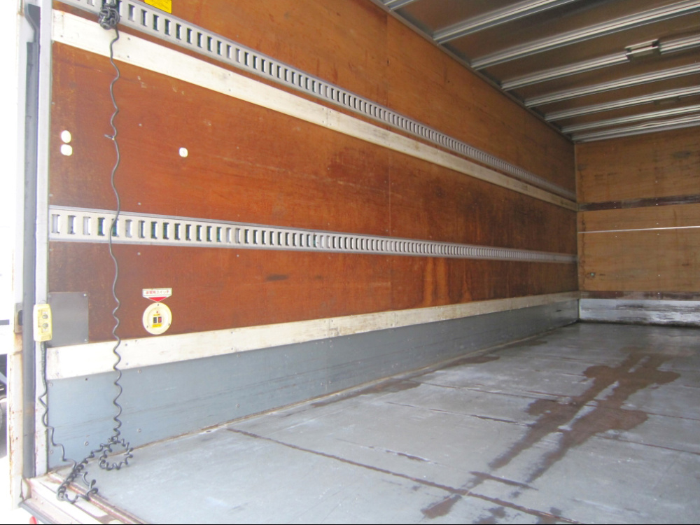 いすゞ フォワード バン車 中型 TKG-FRR90S2 年式 H28[写真04]