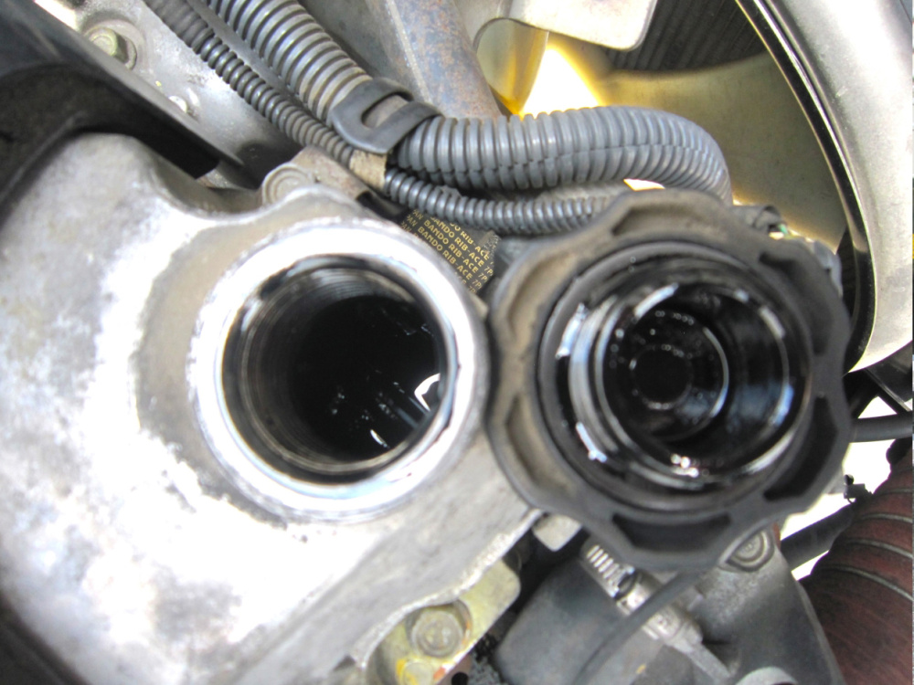 いすゞ フォワード バン車 中型 TKG-FRR90S2 年式 H28[写真20]