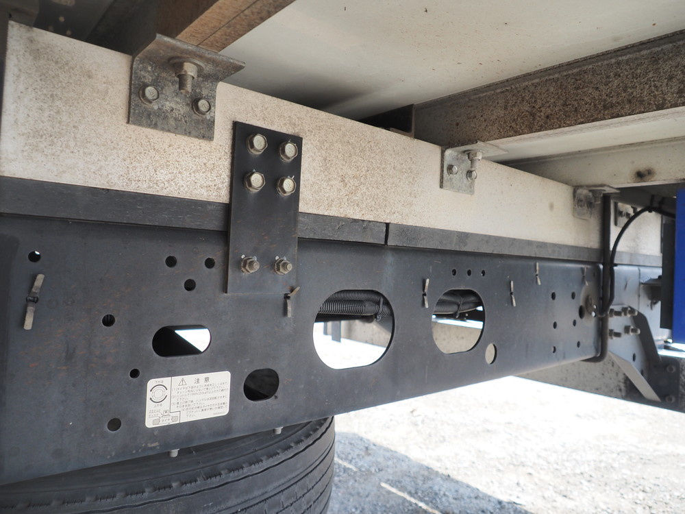 いすゞ フォワード 冷凍バン 中型 TKG-FRR90S2 年式 H25[写真27]