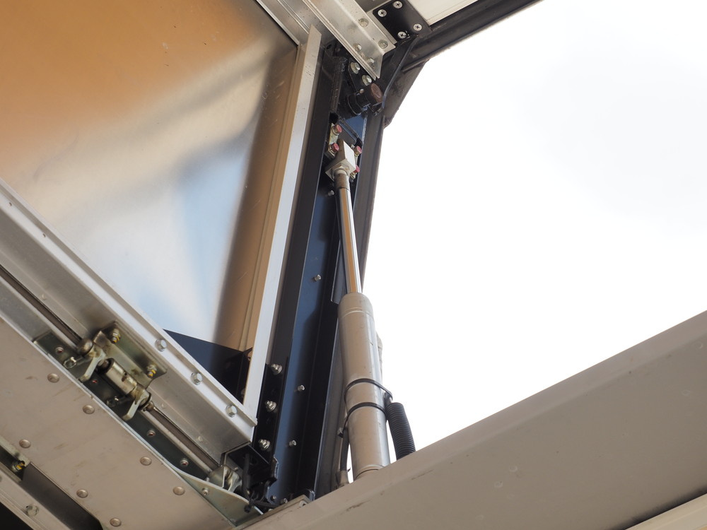 いすゞ ギガ ウイング車 大型 QPG-CYJ77B 年式 H28[写真15]