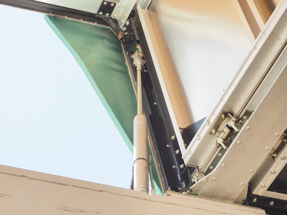 いすゞ ギガ ウイング車 大型 QPG-CYJ77B 年式 H28[写真14]