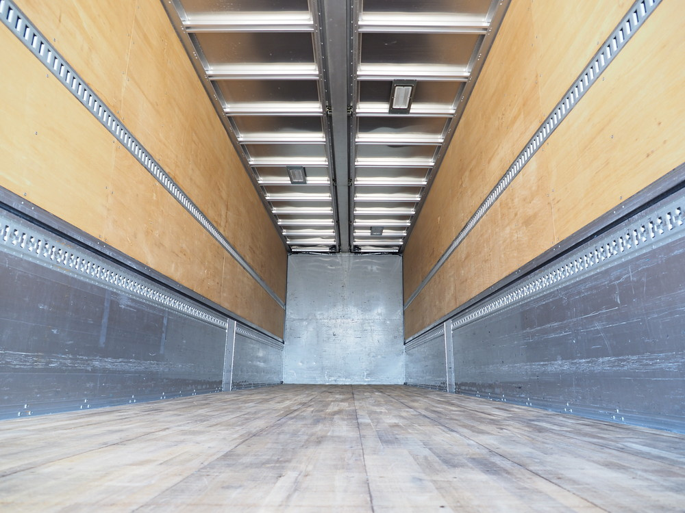 いすゞ ギガ ウイング車 大型 QPG-CYJ77B 年式 H28[写真22]