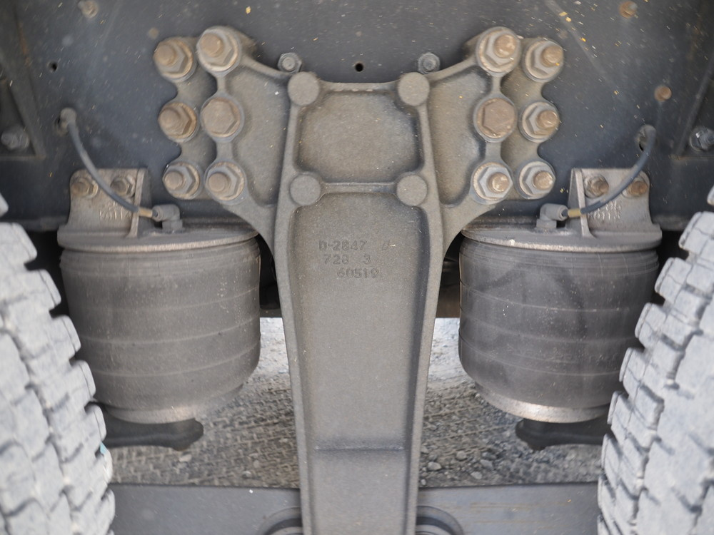 いすゞ ギガ ウイング車 大型 QPG-CYJ77B 年式 H28[写真34]