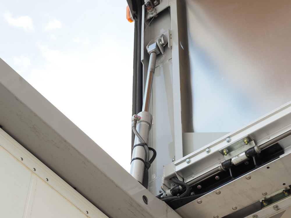 いすゞ フォワード ウイング車 中型 2RG-FRR90T2 年式 H30[写真12]