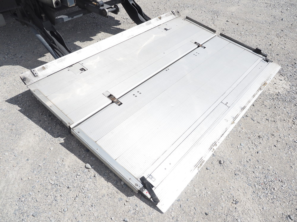 いすゞ フォワード 冷凍バン 中型 TKG-FRR90S2 年式 H24[写真20]