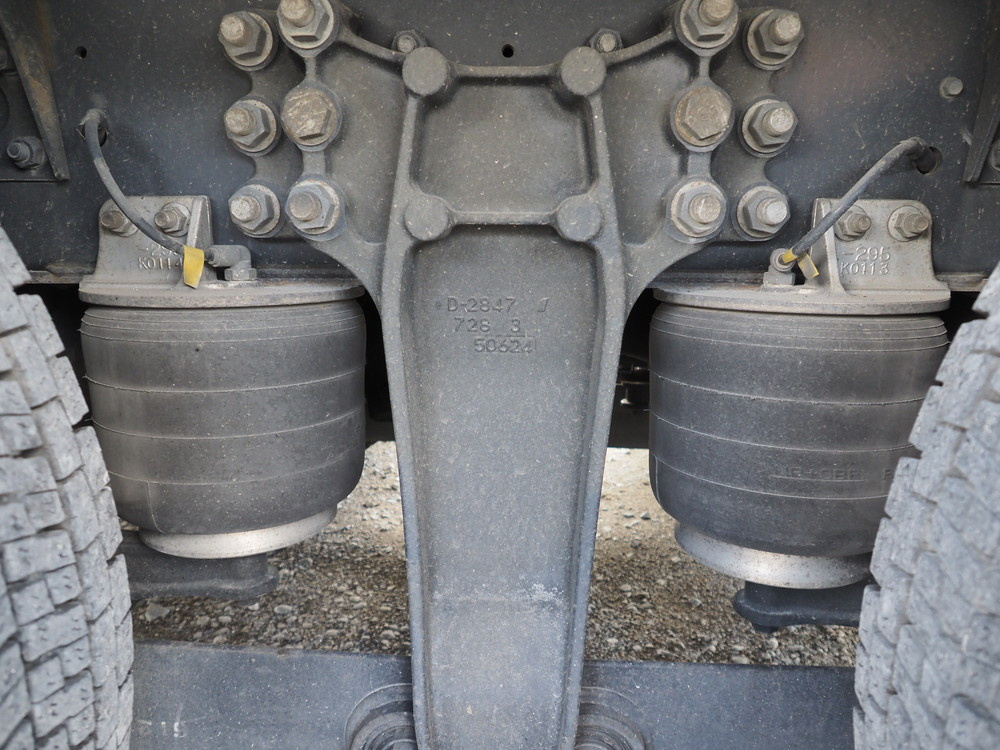 いすゞ ギガ ウイング車 大型 QKG-CYJ77A 年式 H27[写真38]