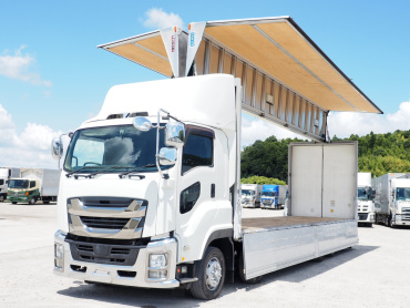いすゞ ギガ ウイング車 大型 QPG-CYJ77B 年式 H28 [写真02]