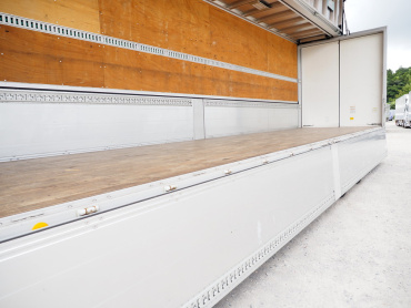 いすゞ ギガ ウイング車 大型 2PG-CYJ77C 年式 R1 [写真20]