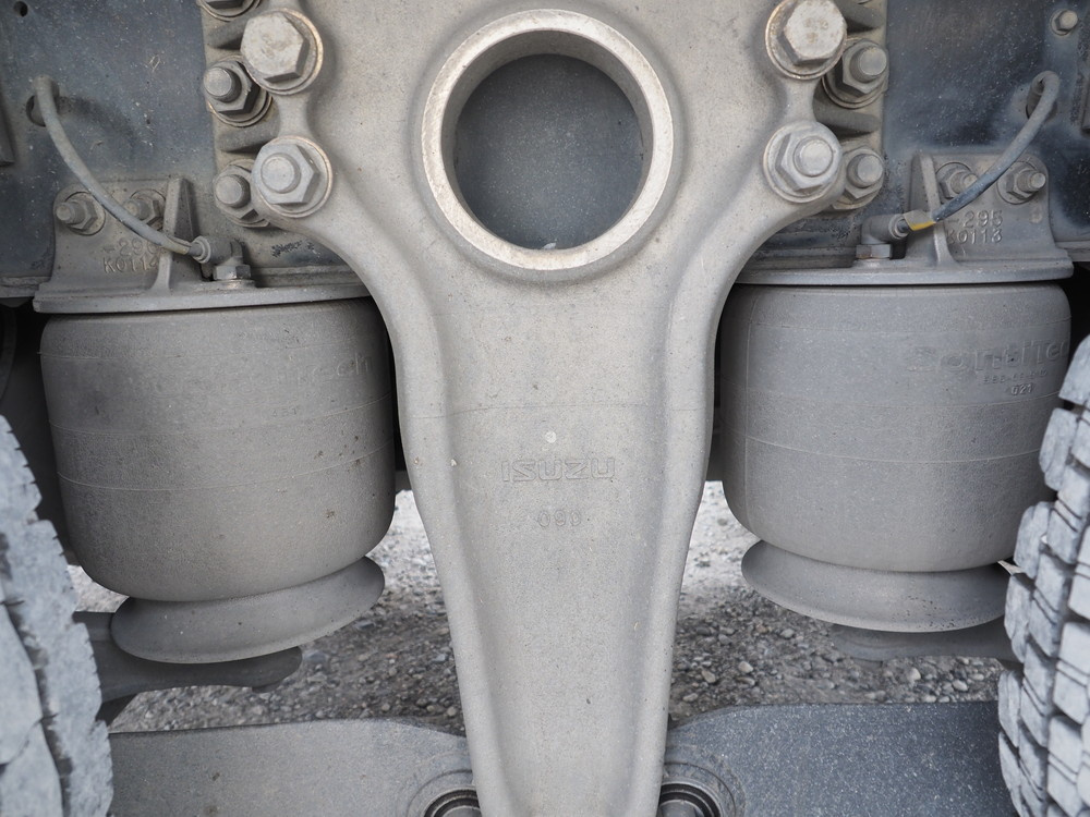 いすゞ ギガ ウイング車 大型 QKG-CYJ77A 年式 H24[写真35]