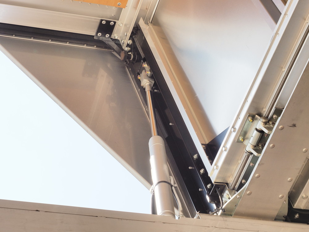 いすゞ ギガ ウイング車 大型 2PG-CYJ77C 年式 H30[写真18]