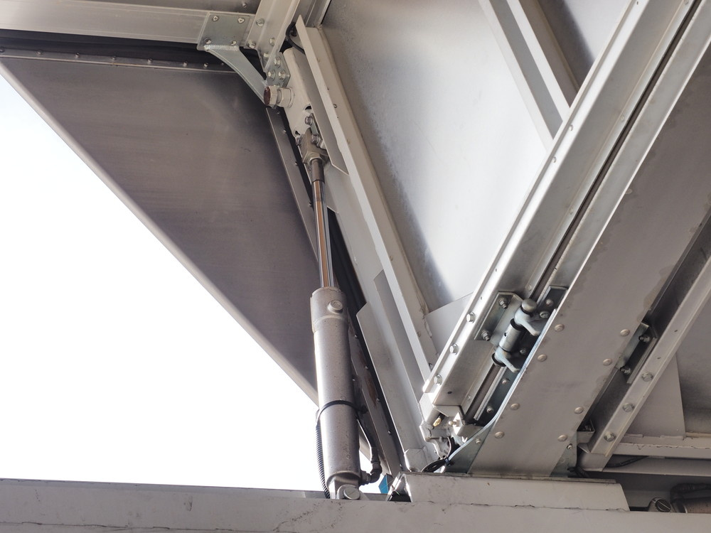 いすゞ ギガ ウイング車 大型 QKG-CYJ77A 年式 H24[写真14]