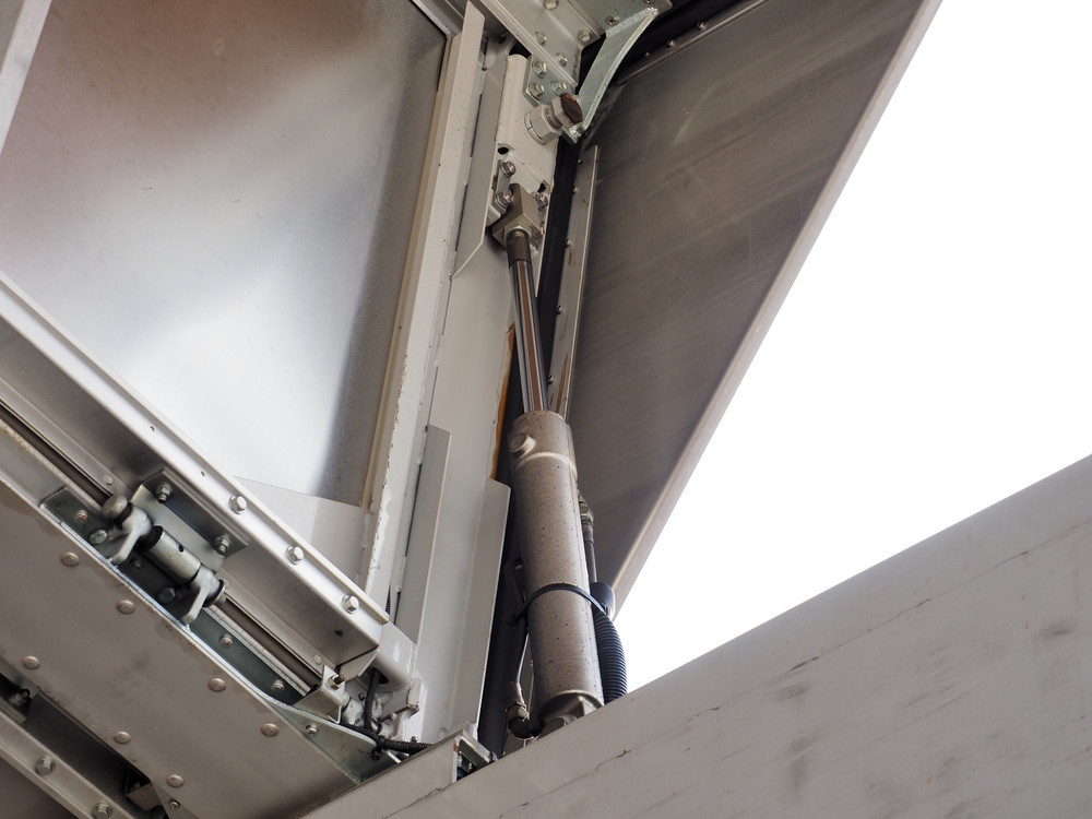 いすゞ ギガ ウイング車 大型 QKG-CYJ77A 年式 H24[写真09]