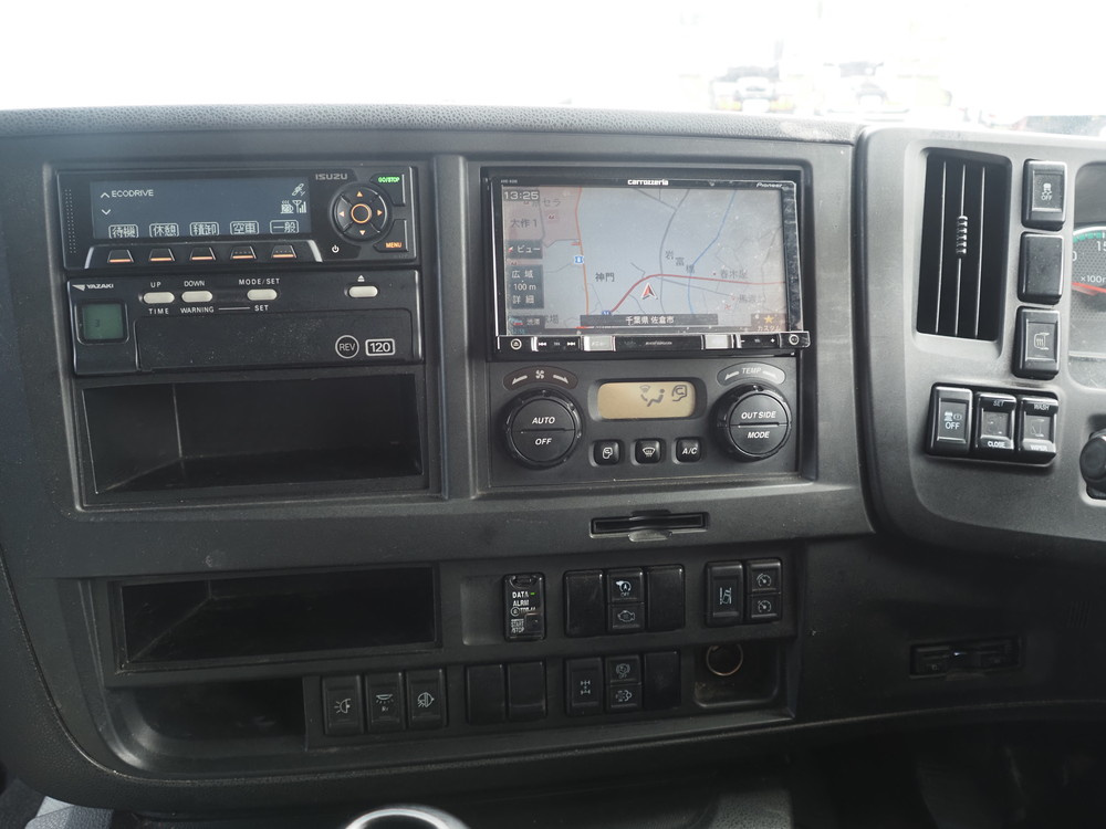 いすゞ ギガ ウイング車 大型 QPG-CYJ77B 年式 H28[写真34]