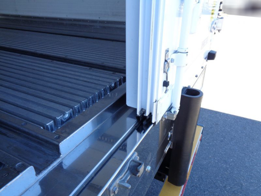 日野 レンジャー 冷凍バン 中増t 2KG-GD2ABA 年式 R3[写真09]