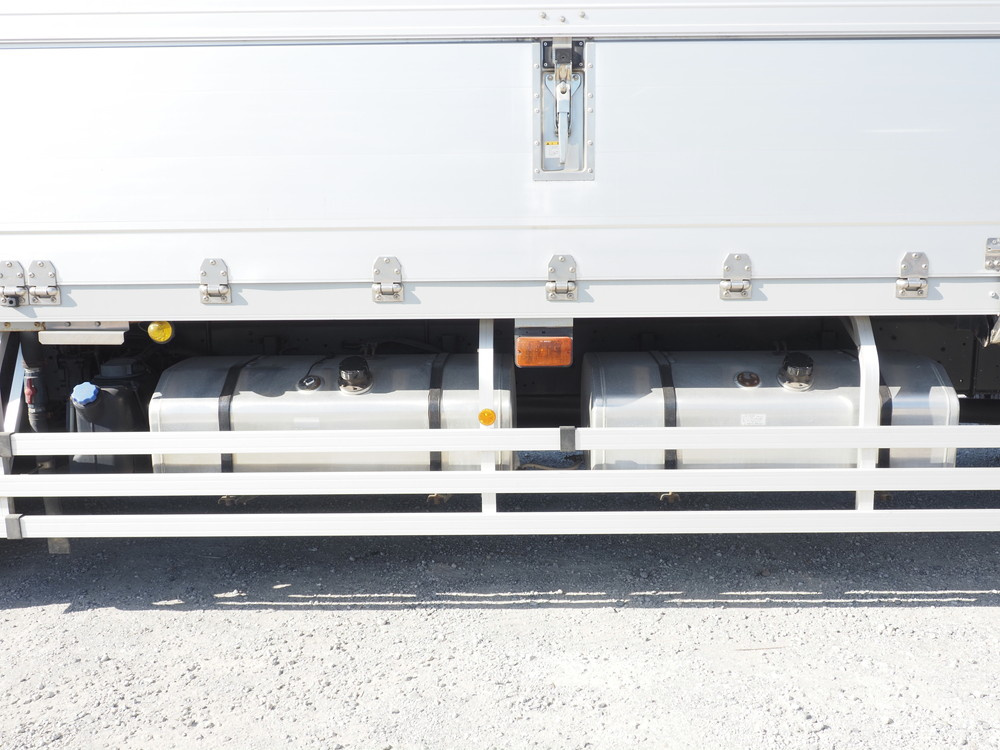 いすゞ ギガ 冷凍ウイング 大型 QKG-CYL77A 年式 H26[写真17]