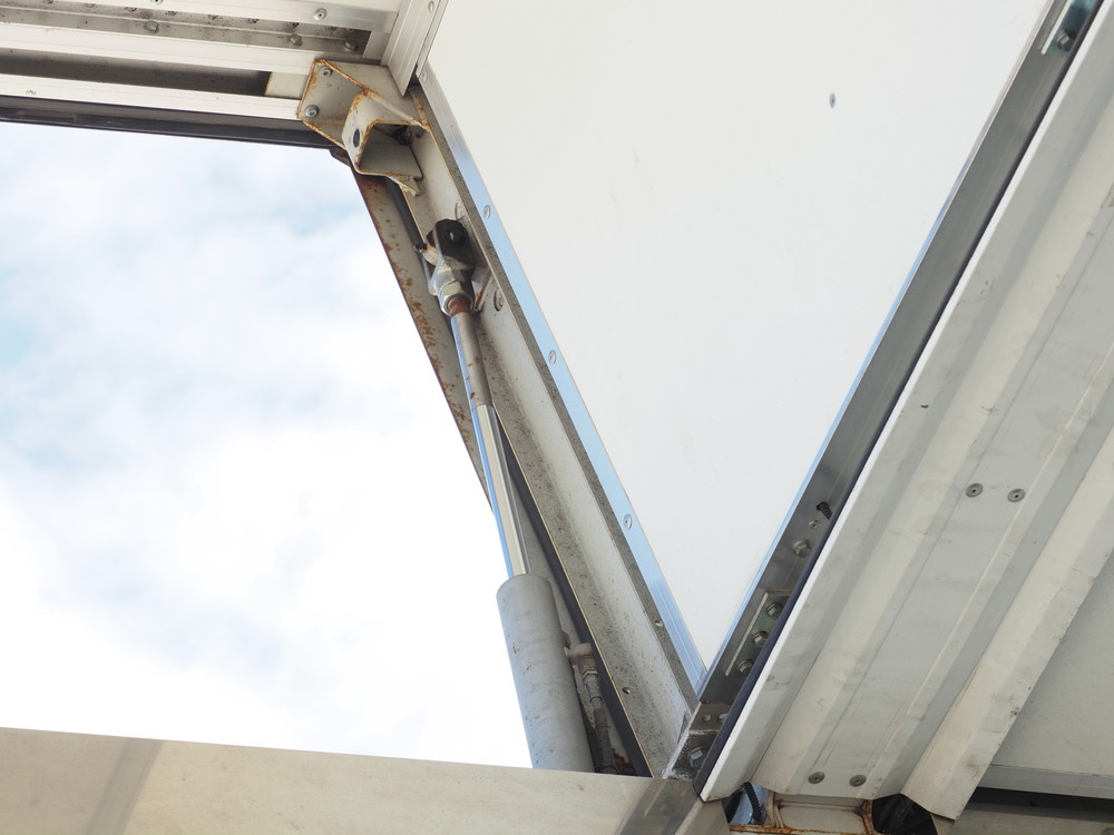 いすゞ ギガ 冷凍ウイング 大型 QKG-CYL77A 年式 H26[写真13]