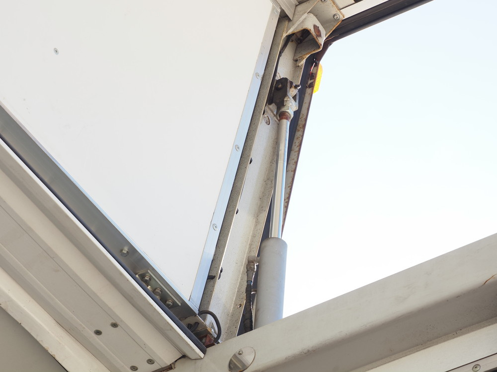 いすゞ ギガ 冷凍ウイング 大型 QKG-CYL77A 年式 H26[写真12]