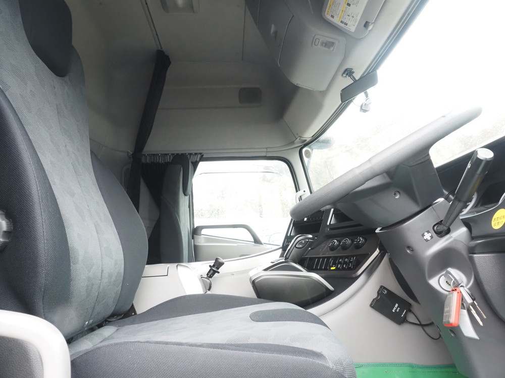 UDトラックス  トラクタ 大型 2PG-GK5AAB 年式 R2[写真24]