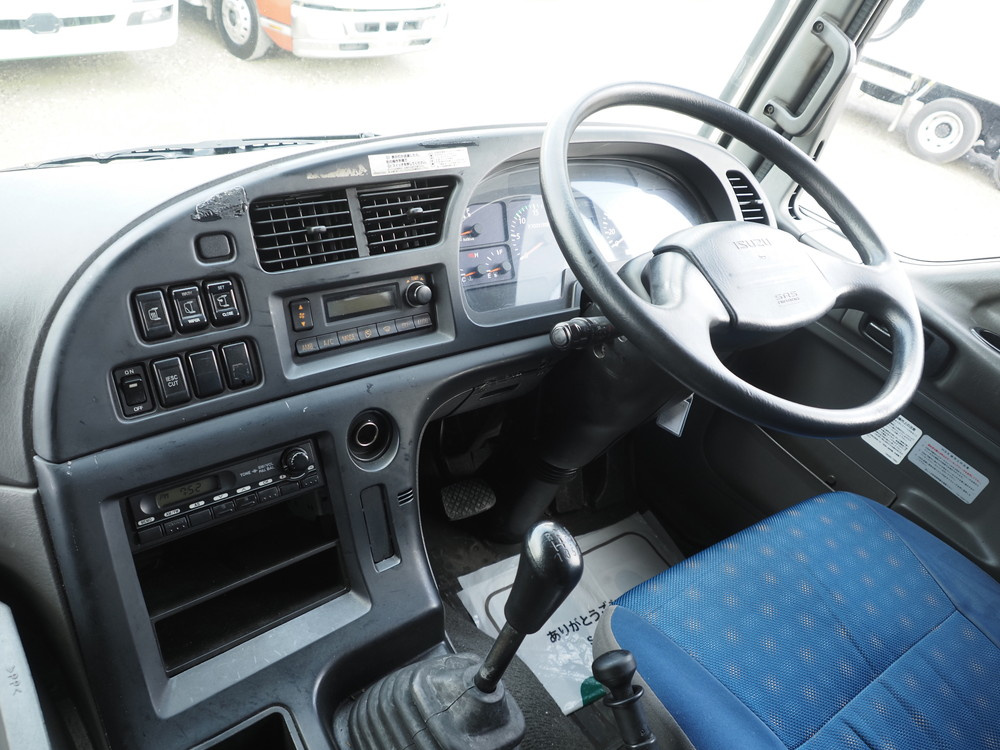 いすゞ ギガ ウイング車 大型 QKG-CYJ77A 年式 H27[写真32]