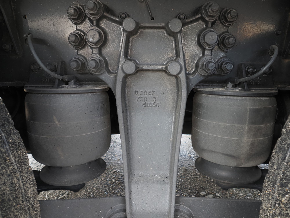 いすゞ ギガ ウイング車 大型 QKG-CYJ77A 年式 H27[写真41]