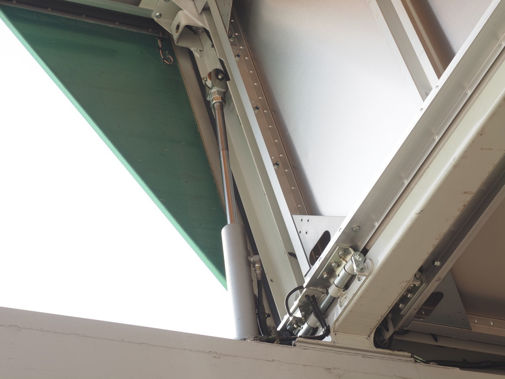 いすゞ ギガ ウイング車 大型 QKG-CYJ77A 年式 H27[写真19]