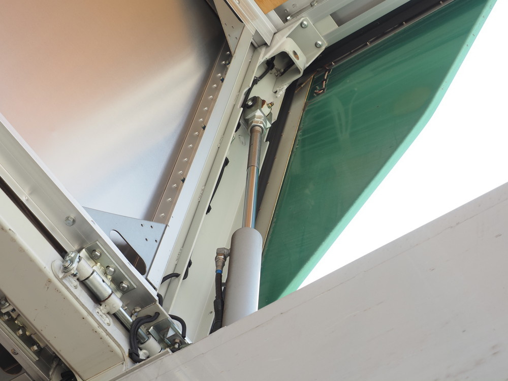 いすゞ ギガ ウイング車 大型 QKG-CYJ77A 年式 H27[写真13]