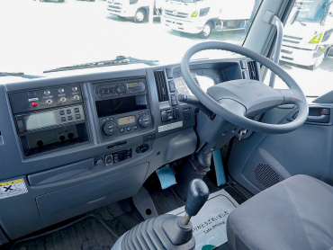 いすゞ フォワード 冷凍バン 中型 TKG-FRR90S2 年式 H28[写真24]