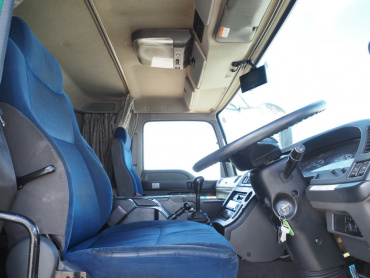 いすゞ ギガ 冷凍ウイング 大型 QKG-CYJ77A 年式 H27[写真32]