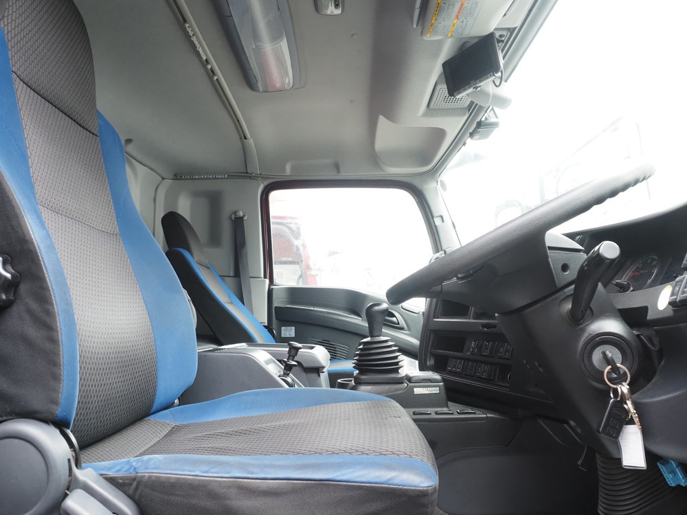 いすゞ ギガ ウイング車 大型 QPG-CYJ77B 年式 H28[写真32]