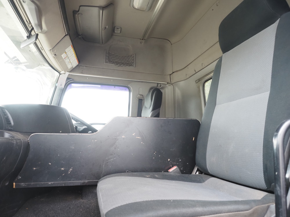 日野 プロフィア トラクタ 大型 QPG-SH1EDDG 年式 H30[写真10]