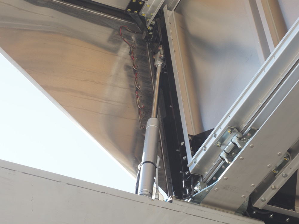 UDトラックス クオン ウイング車 大型 2PG-CG5CA 年式 R1[写真21]