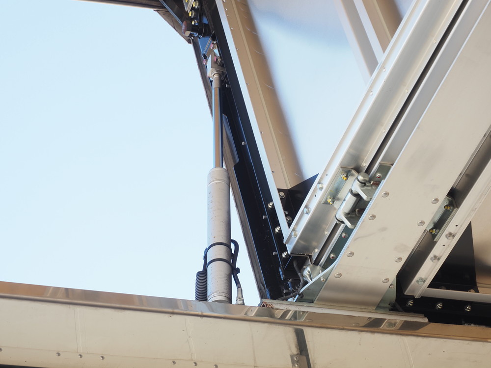 UDトラックス クオン ウイング車 大型 2PG-CG5CA 年式 R1[写真15]