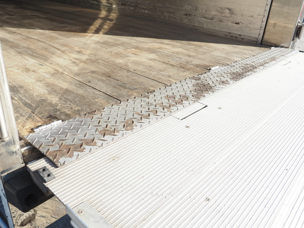 UDトラックス クオン ウイング車 大型 2PG-CG5CA 年式 R1[写真34]