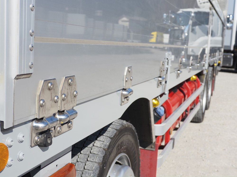 いすゞ ギガ ウイング車 大型 QPG-CYJ77B 年式 H28[写真17]