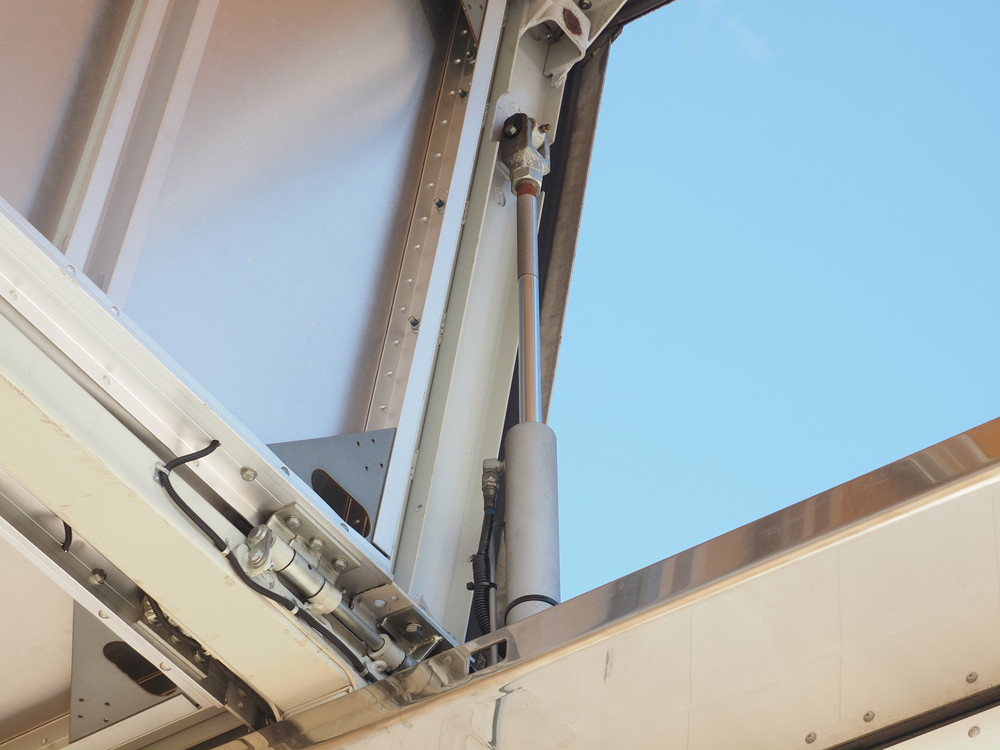 いすゞ ギガ ウイング車 大型 QPG-CYJ77B 年式 H28[写真20]