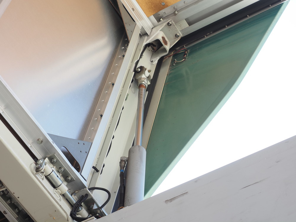 いすゞ ギガ ウイング車 大型 QPG-CYJ77B 年式 H28[写真12]