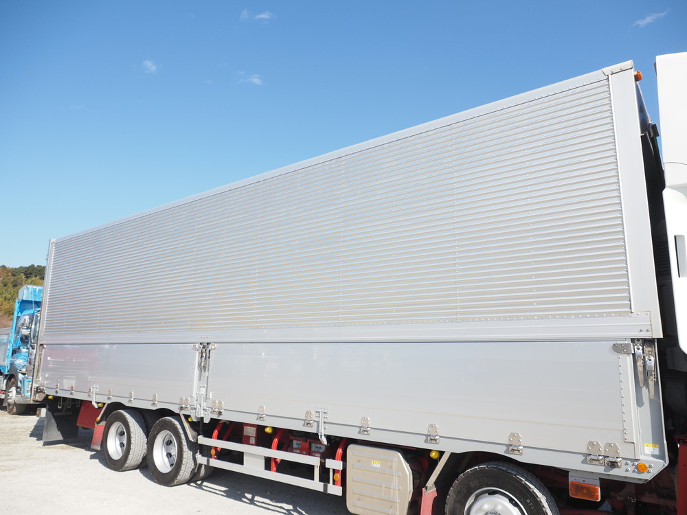 いすゞ ギガ ウイング車 大型 QPG-CYJ77B 年式 H28[写真10]