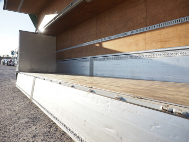 いすゞ ギガ ウイング車 大型 QKG-CYJ77B 年式 H28 [写真21]