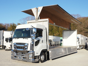 いすゞ ギガ ウイング車 大型 QKG-CYJ77B 年式 H28 [写真02]