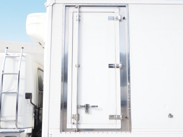 三菱ふそう ファイター 冷凍バン 中型 TKG-FK61F 年式 H27[写真17]