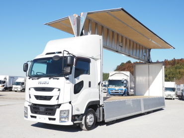 いすゞ ギガ ウイング車 大型 2PG-CYJ77C 年式 H30[写真02]