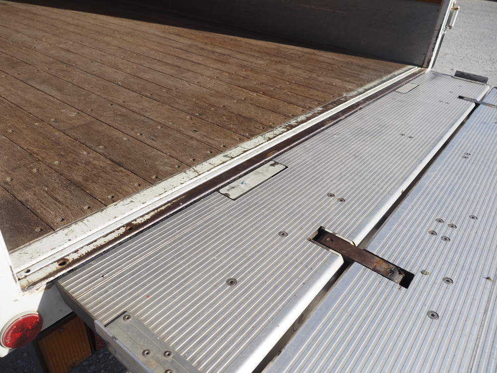 いすゞ エルフ バン車 小型 TRG-NPR85AN 年式 H28[写真18]