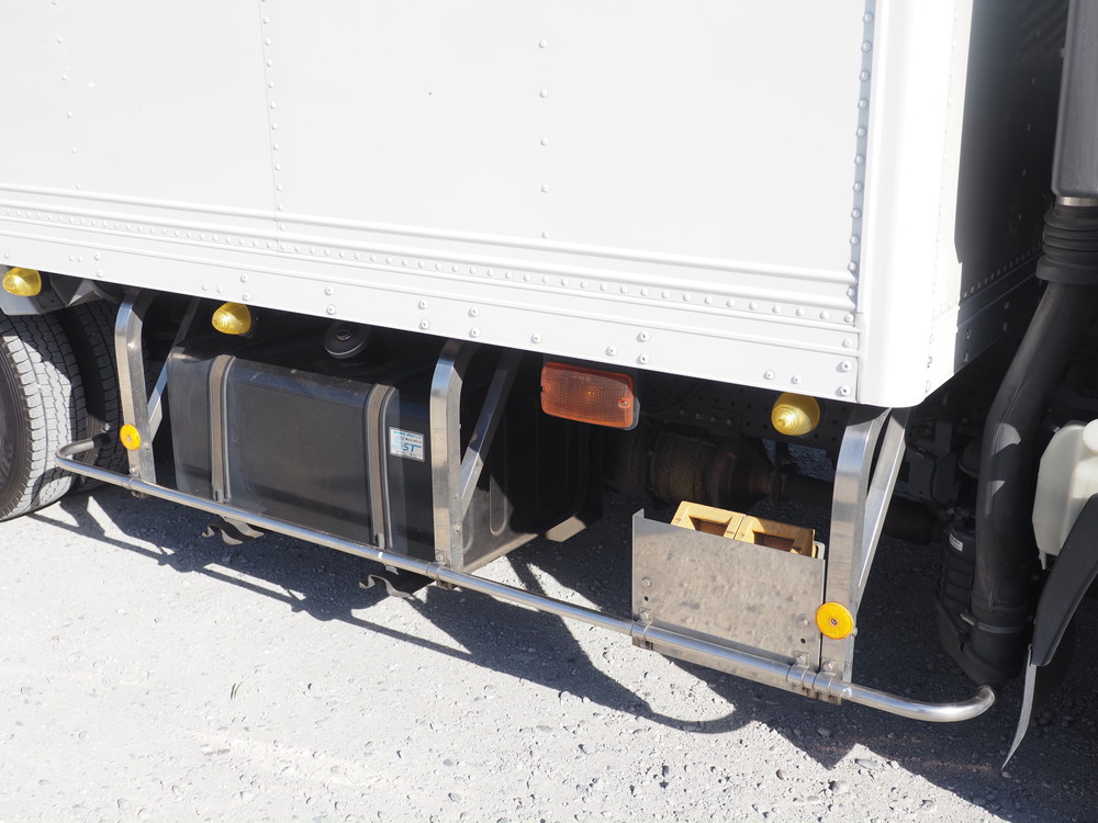 いすゞ エルフ バン車 小型 TRG-NPR85AN 年式 H28[写真09]