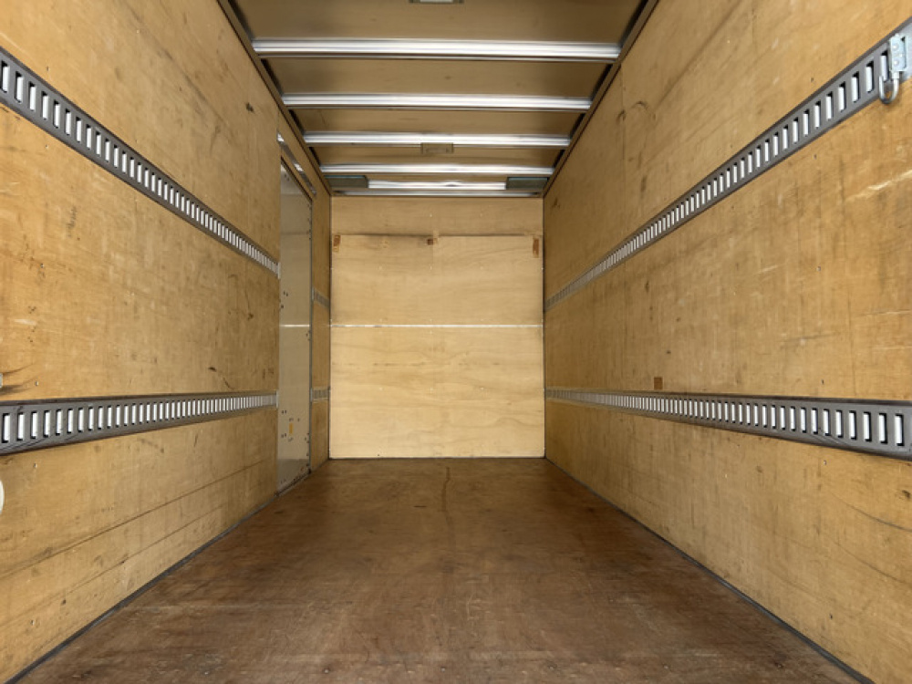 いすゞ エルフ バン車 小型 TRG-NLR85AN 年式 H29[写真08]