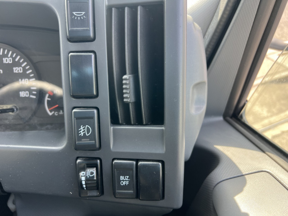 いすゞ エルフ バン車 小型 TRG-NLR85AN 年式 H29[写真13]