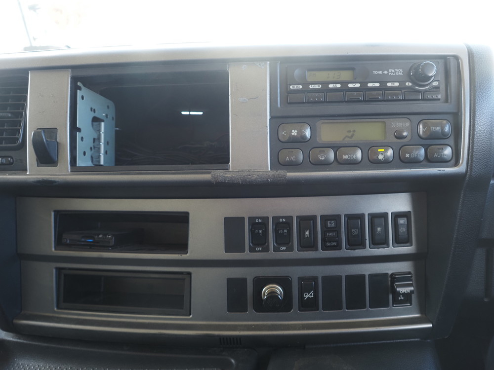 日野 プロフィア 平ボディ 大型 QPG-FW1EXEG 年式 H27[写真28]